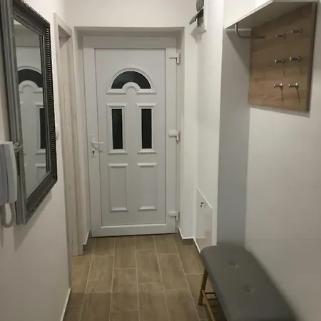 شقة Perfekt Apartman *